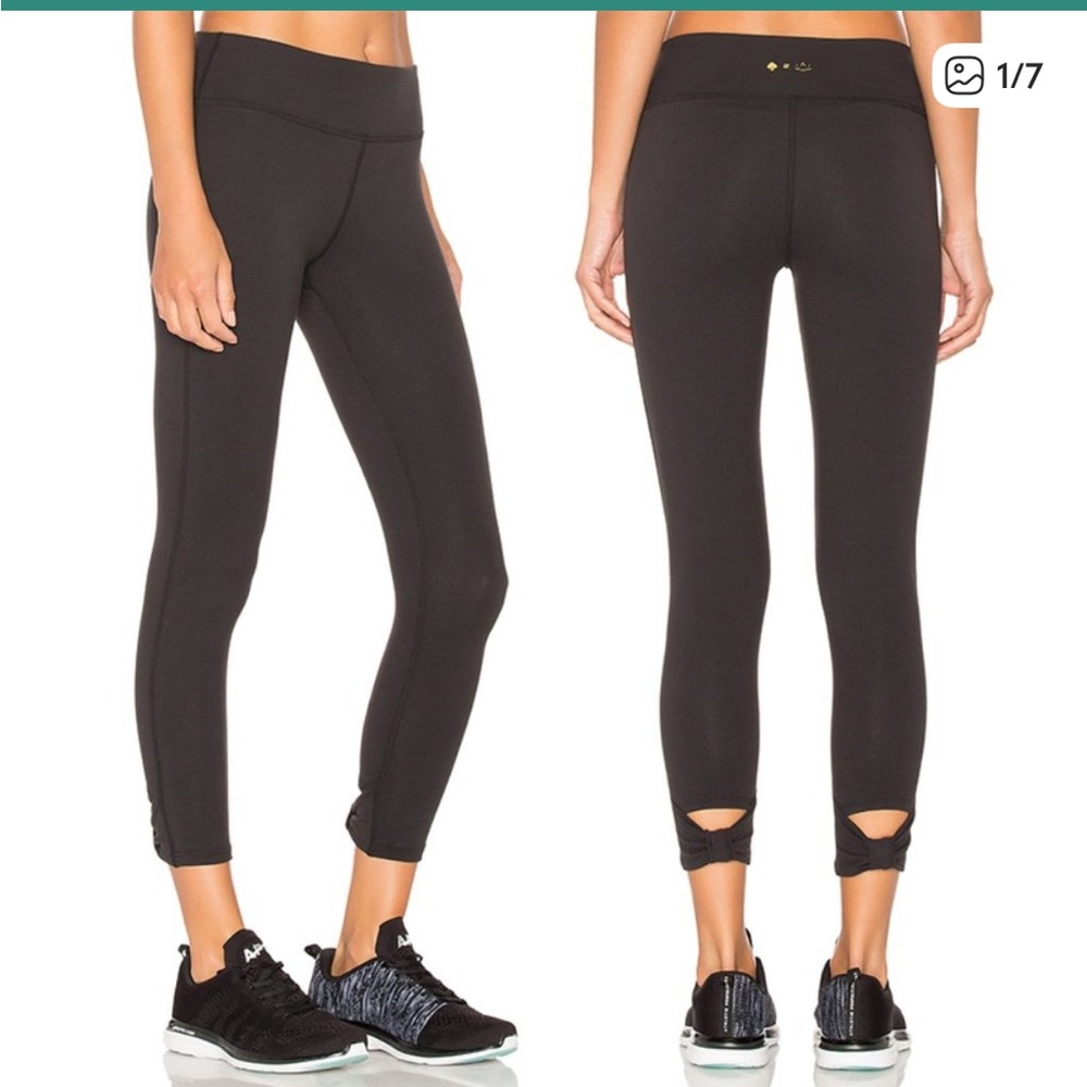 NEW Beyond Yoga x Kate Spade Cinched Bow Capri Leggings in Black. Size S